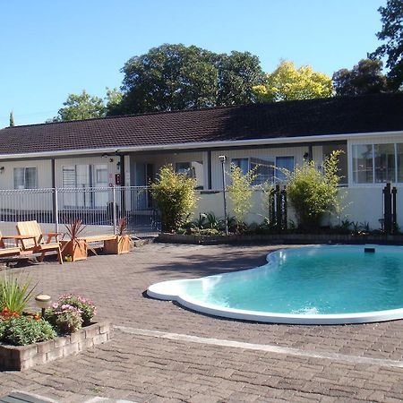 Acorn Estate Motel Мастертон Экстерьер фото