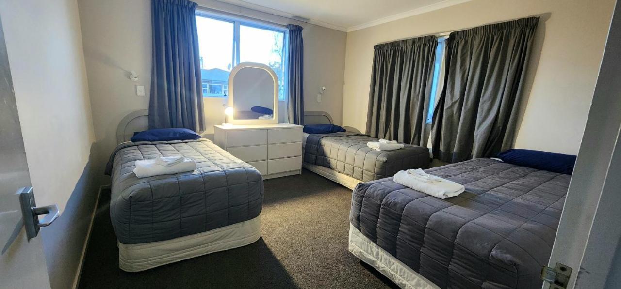 Acorn Estate Motel Мастертон Экстерьер фото