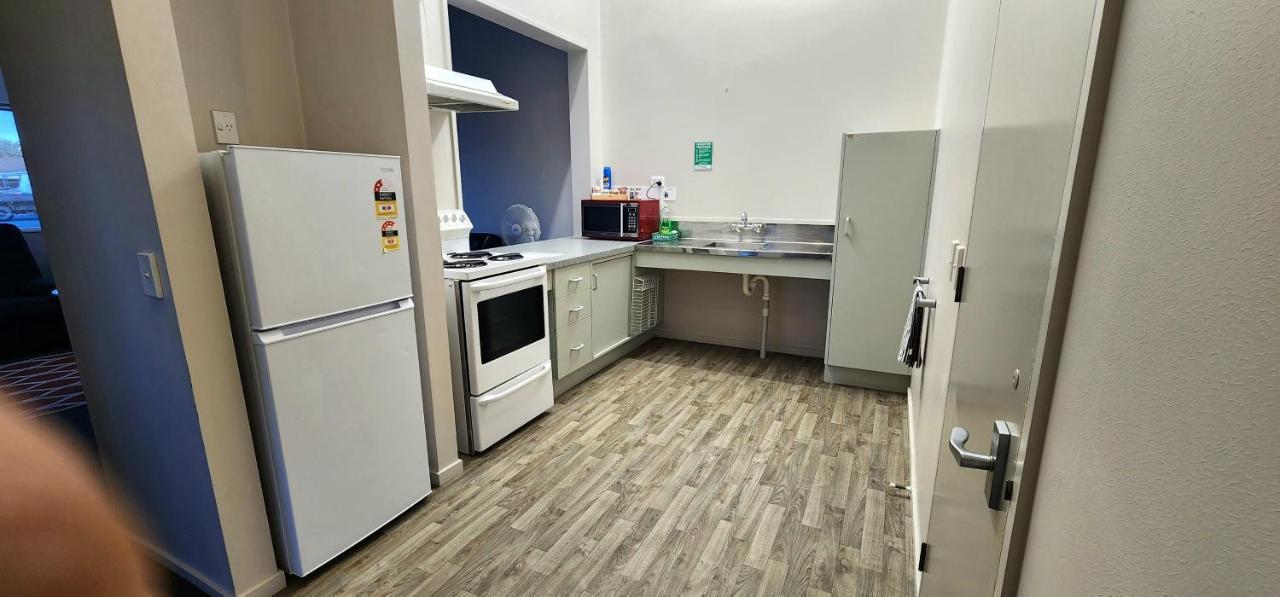 Acorn Estate Motel Мастертон Экстерьер фото