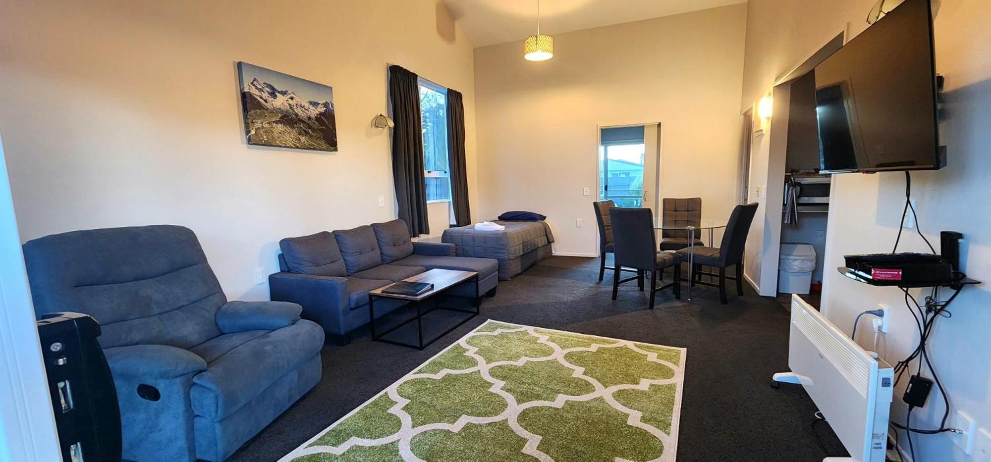 Acorn Estate Motel Мастертон Экстерьер фото