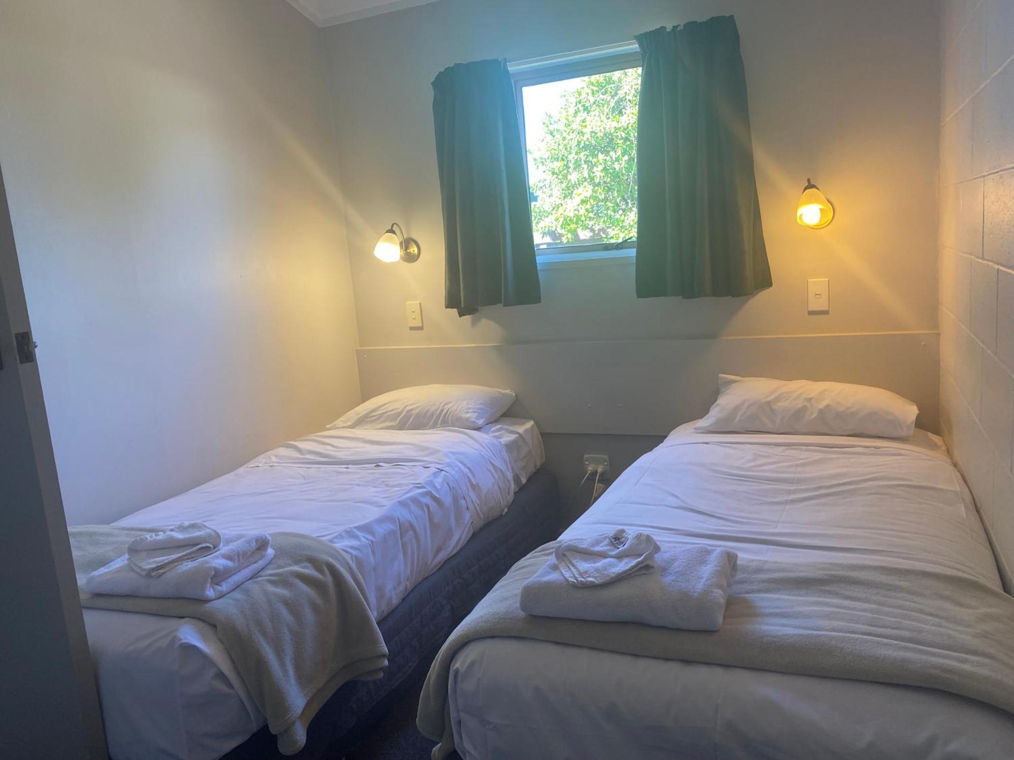 Acorn Estate Motel Мастертон Экстерьер фото