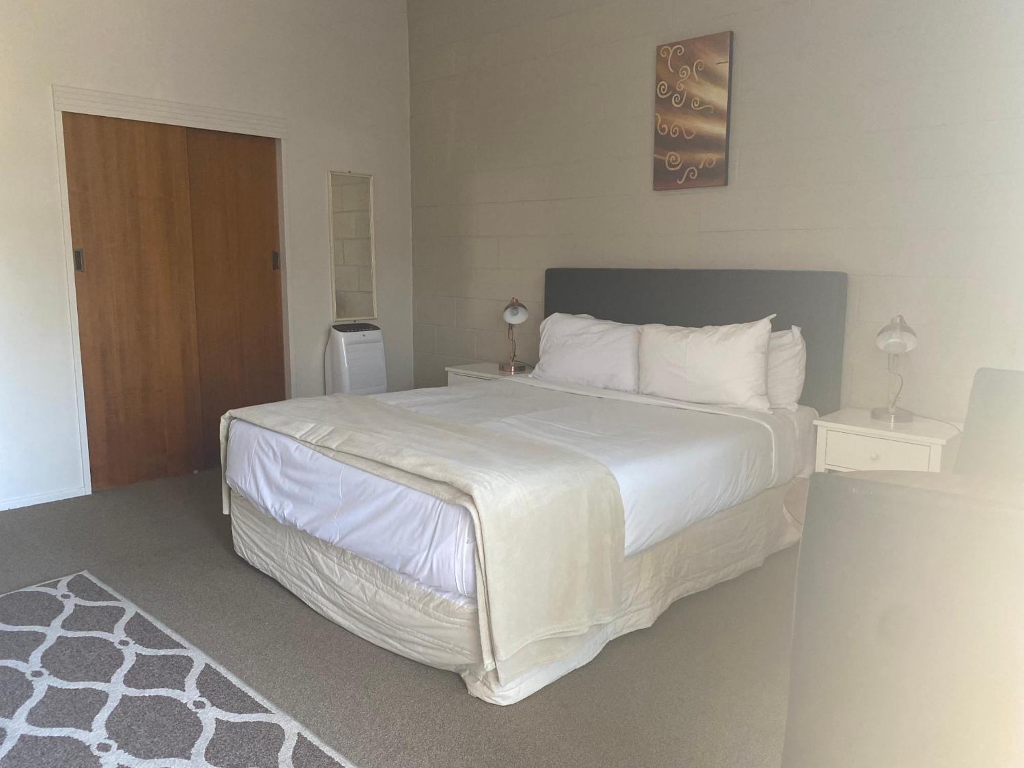 Acorn Estate Motel Мастертон Экстерьер фото