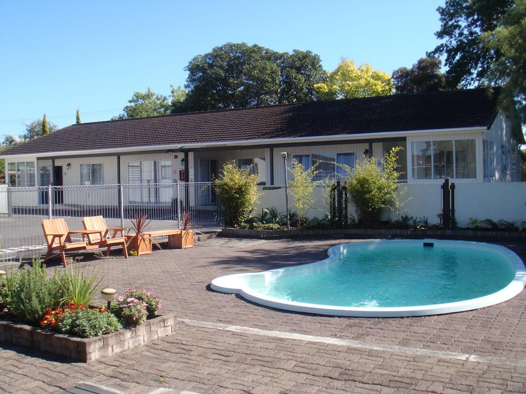 Acorn Estate Motel Мастертон Экстерьер фото