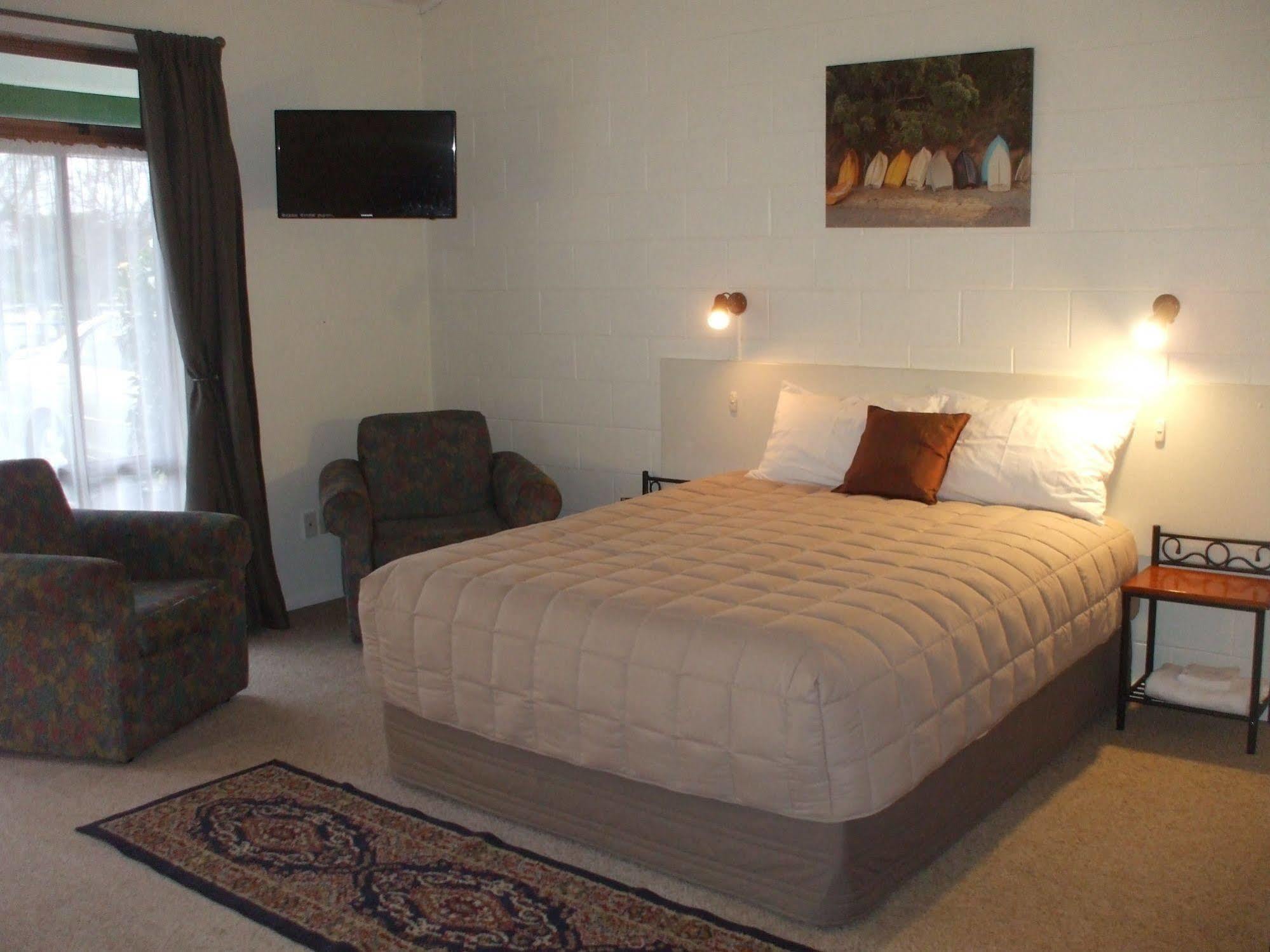 Acorn Estate Motel Мастертон Экстерьер фото