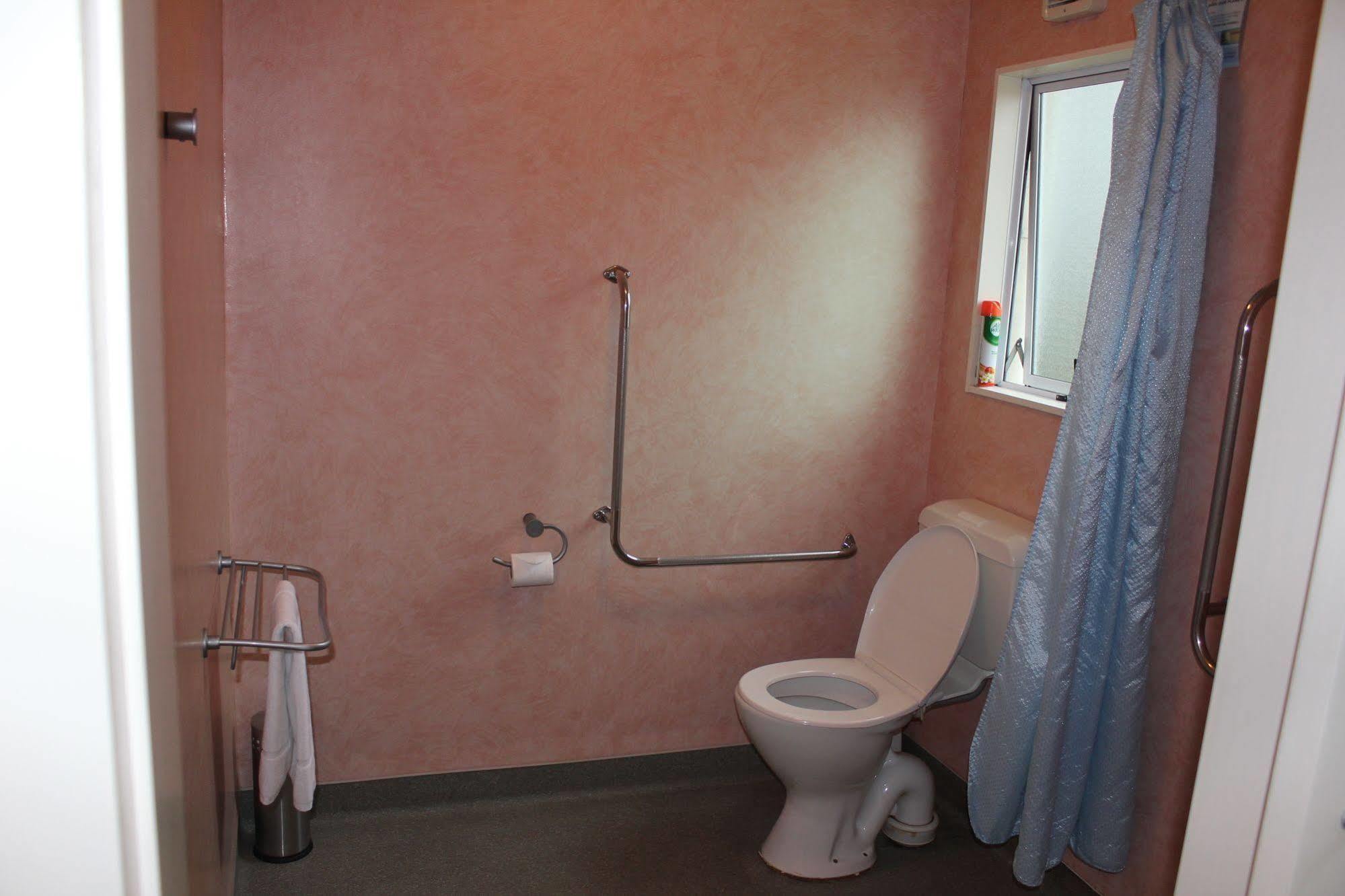 Acorn Estate Motel Мастертон Экстерьер фото