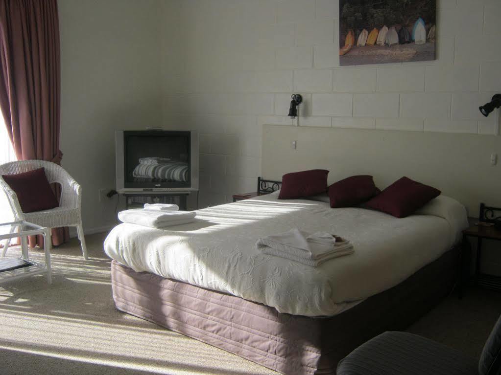 Acorn Estate Motel Мастертон Экстерьер фото